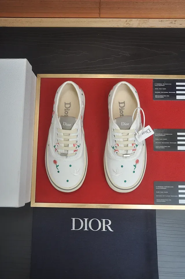 Vans Tênis Lifestyle Brancos e Rosados com Superior de Lona Bordado com Motivo Floral 5