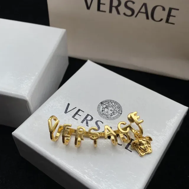 Versace Alphabet Medusa Ear Cuff Aros Dorado 3