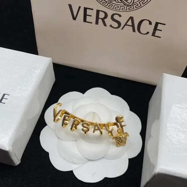 Versace Alphabet Medusa Ear Cuff Aros Dorado 4