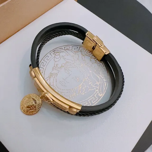 Versace Pulseira de Couro Trançado Preto e Dourado com Metal 4