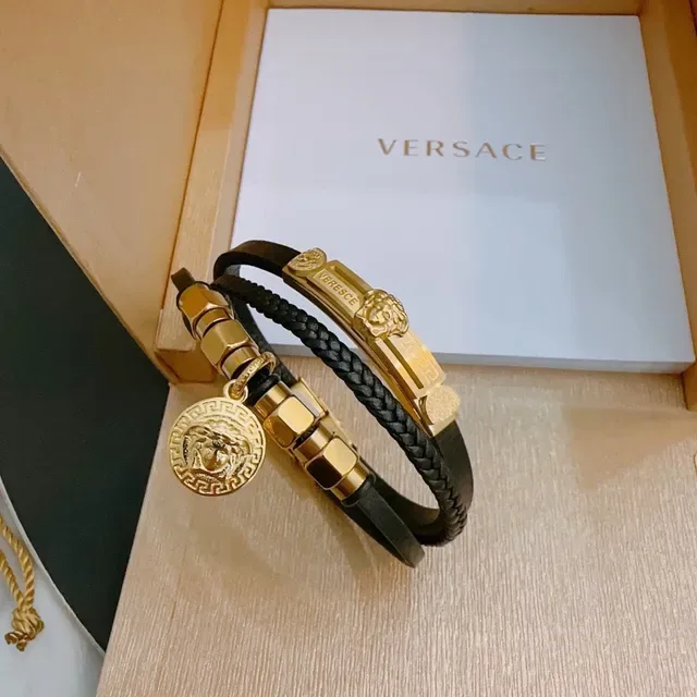 Versace Pulseira de Couro Trançado Preto e Dourado com Metal 7