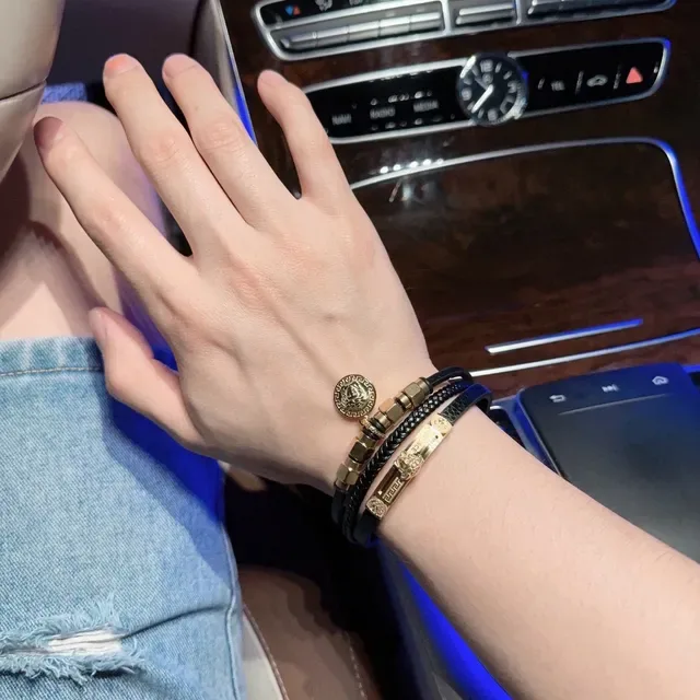 Versace Pulseira de Couro Trançado Preto e Dourado com Metal 8