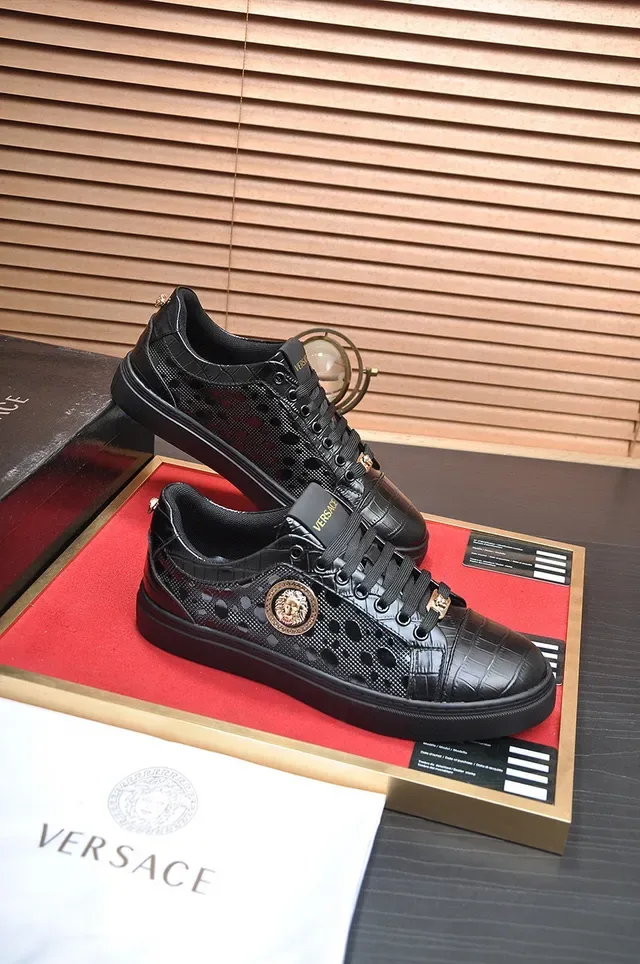 Versace Chain Reaction Sneakers Lifestyle Noires Croc-Embossed Medusa 5