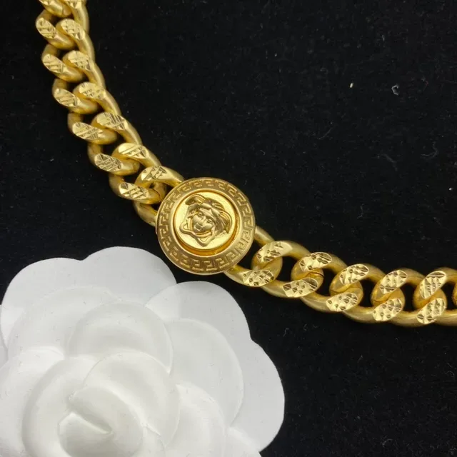 Colar Versace Chain Reaction Medusa Curb Chain de Ouro 7