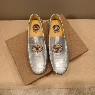 Versace Chain Reaction 金属鳄鱼压花乐福鞋