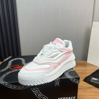 Versace Chain Reaction 粉色和白色厚底运动鞋