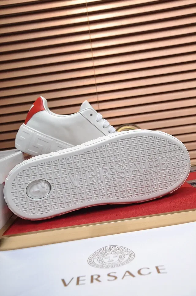 Versace Chain Reaction सफेद और लाल Medusa Logo Lifestyle Sneakers 4