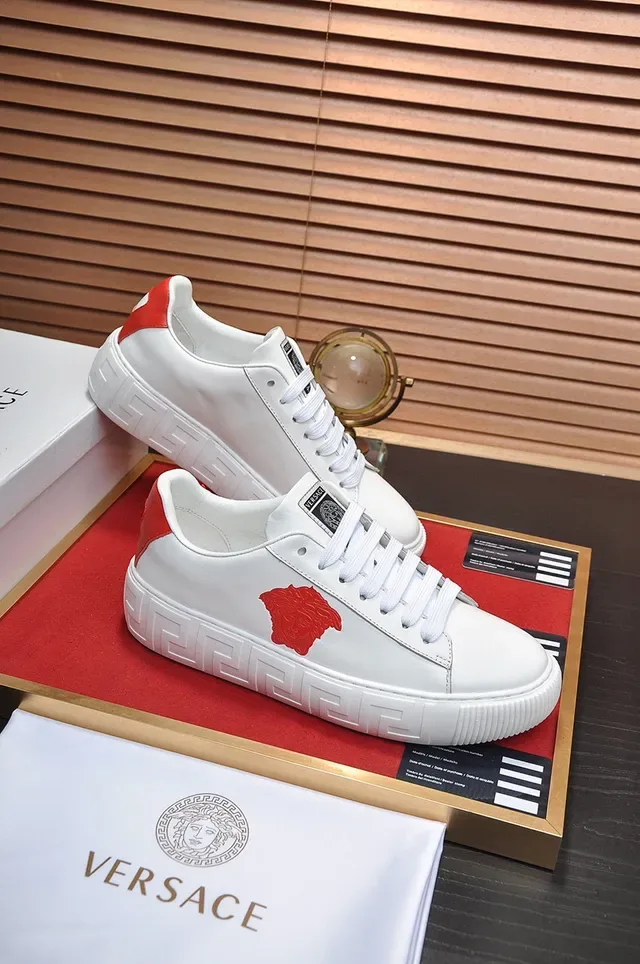Versace Chain Reaction सफेद और लाल Medusa Logo Lifestyle Sneakers 5