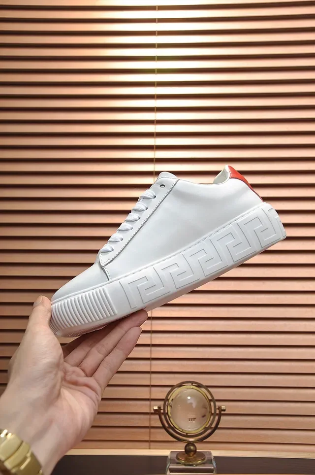 Versace Chain Reaction सफेद और लाल Medusa Logo Lifestyle Sneakers 6