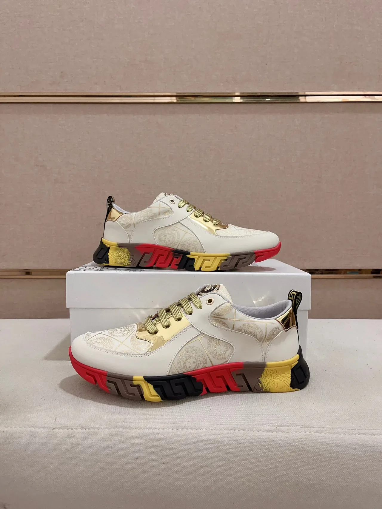 Versace Chain Reaction أحذية رياضية نمط حياة أبيض ذهبي أحمر أصفر أسود 7