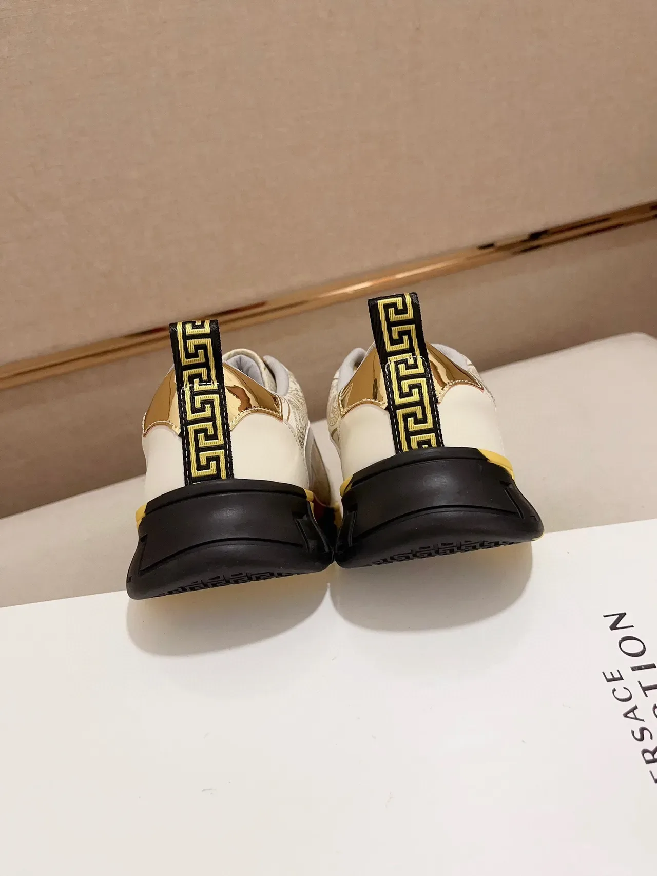 Versace Chain Reaction أحذية رياضية نمط حياة أبيض ذهبي أحمر أصفر أسود 8