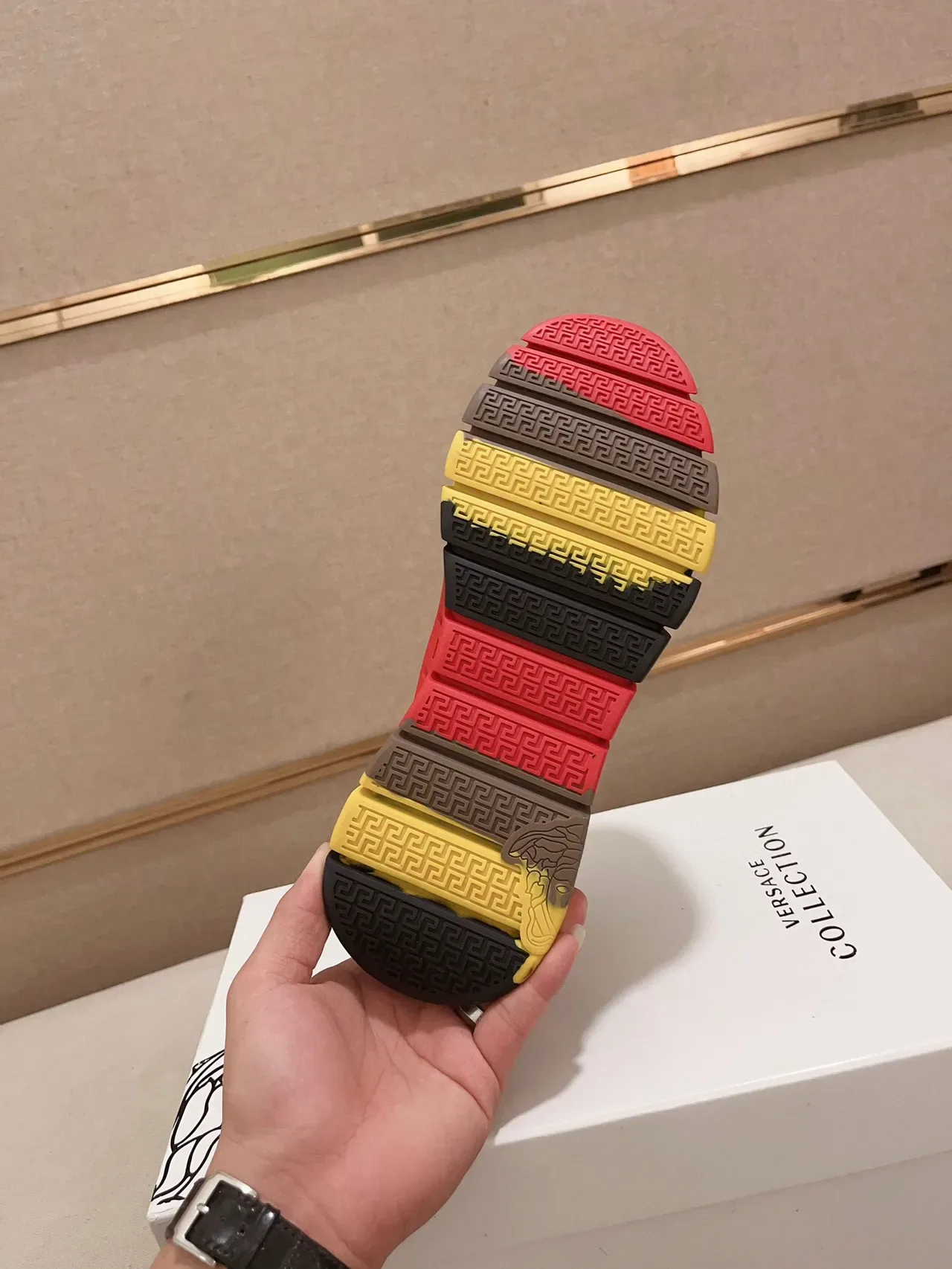 Versace Chain Reaction أحذية رياضية نمط حياة أبيض ذهبي أحمر أصفر أسود 9
