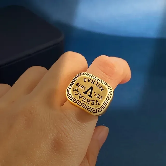 Bague Versace Or Signet-Style Gravé Greca Border 4