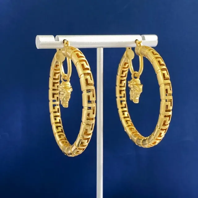 Versace Greca Odissea मेड्यूसा हेड सोने की हूप ईयररिंग्स 8