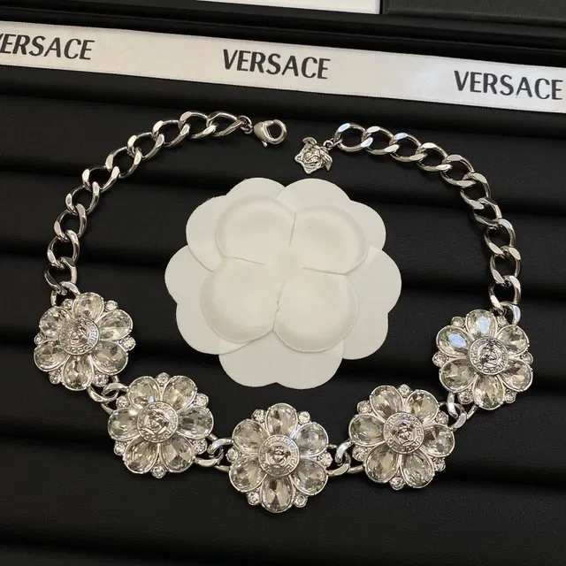 قلادة Versace Medusa زهرة كريستال 3