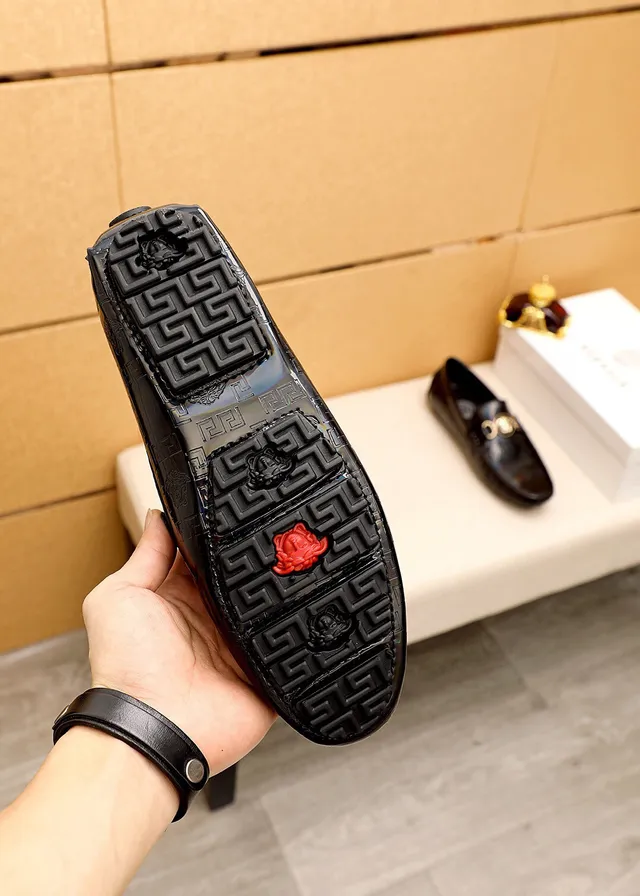 Versace Medusa Mocassim Preto Couro Patentado Holográfico 2