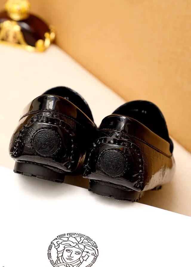 Versace Medusa Mocassim Preto Couro Patentado Holográfico 3