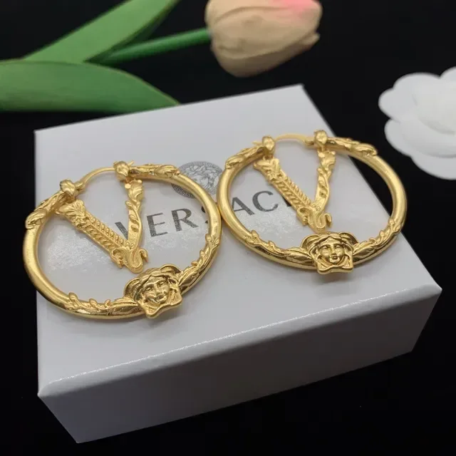Versace Medusa V أقراط حلقية ذهبية 5