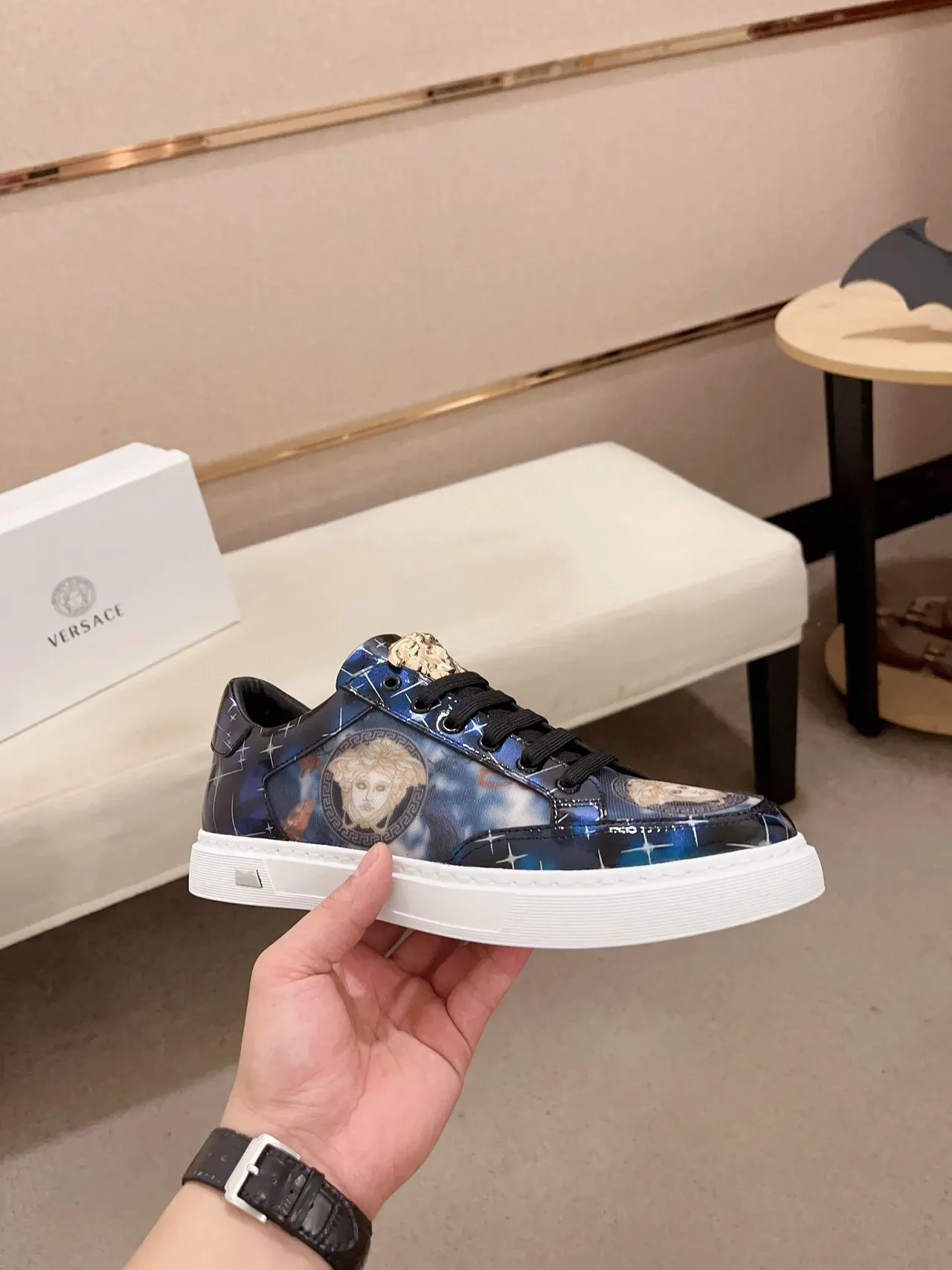 Versace Azul Marinho Dourado Brilhante Estampado Parte Superior Medusa Motivo Lifestyle Tênis 4