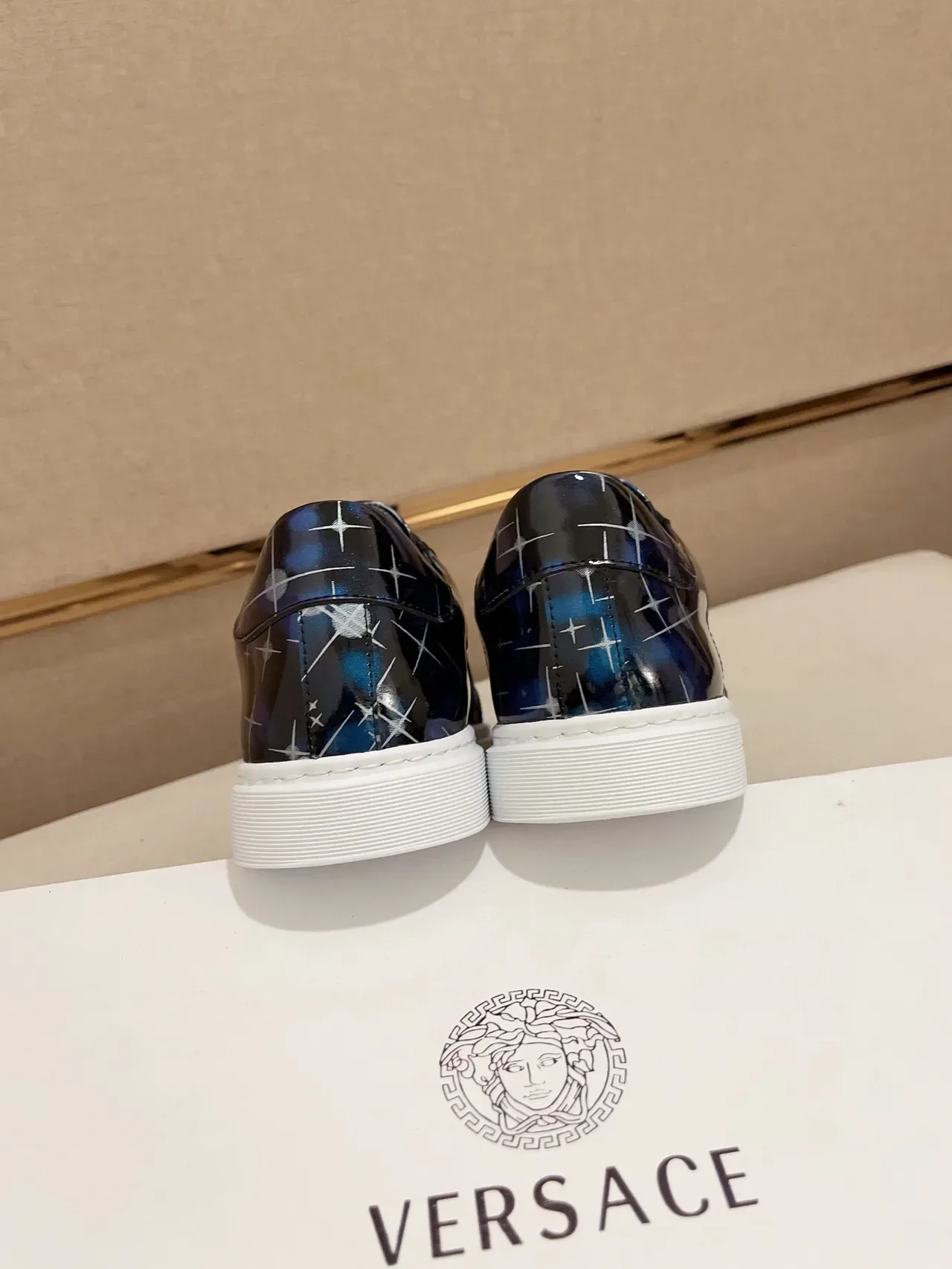 Versace Azul Marinho Dourado Brilhante Estampado Parte Superior Medusa Motivo Lifestyle Tênis 8