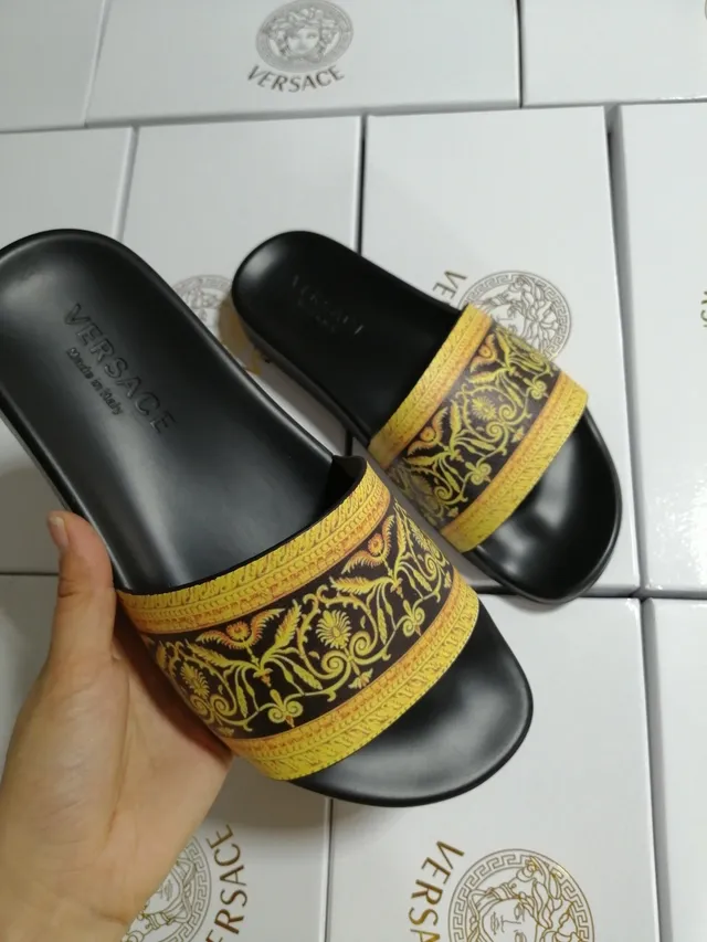 Versace Odissea Baroque-Print Pantoufles noires et dorées 2