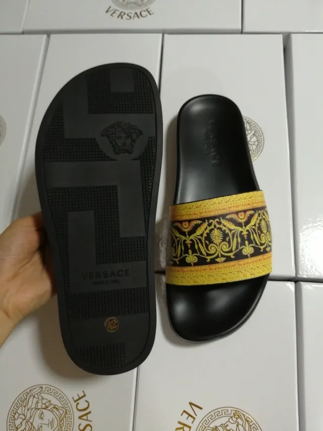 Versace Odissea Baroque-Print Pantoufles noires et dorées 3