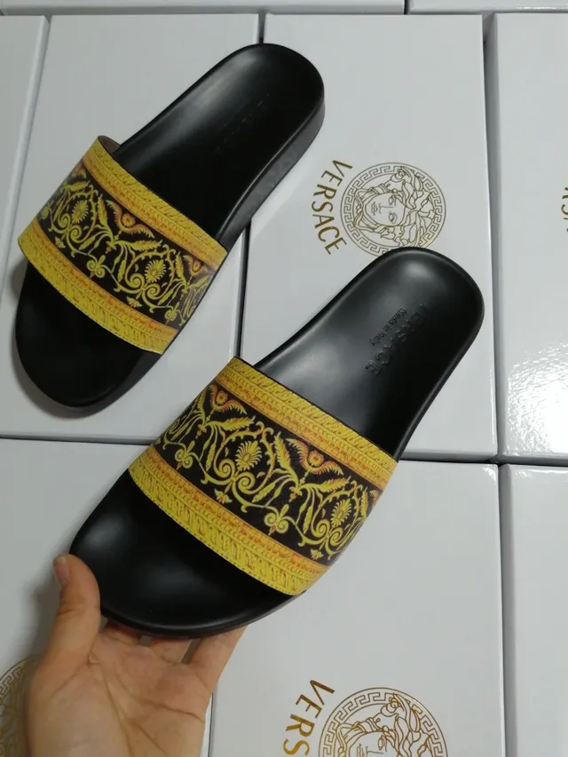 Versace Odissea Baroque-Print Pantoufles noires et dorées 4