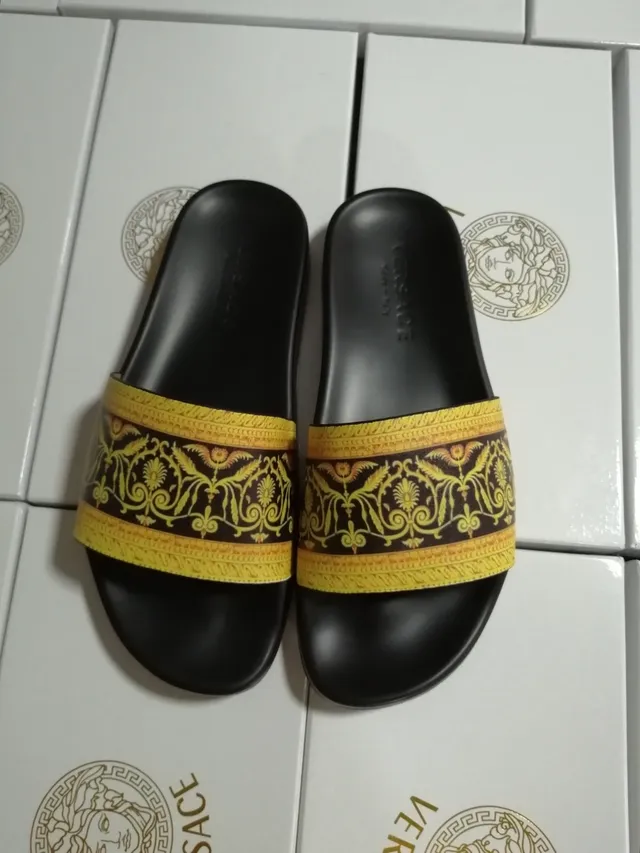 Versace Odissea Baroque-Print Pantoufles noires et dorées 5