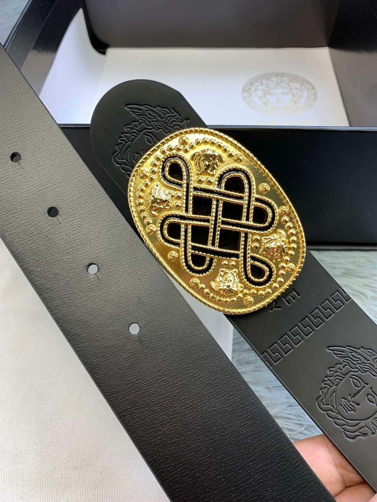 Versace Odissea কালো সোনা ম্যাট এমবসড মেডুসা হেডস চামড়ার বেল্ট 3