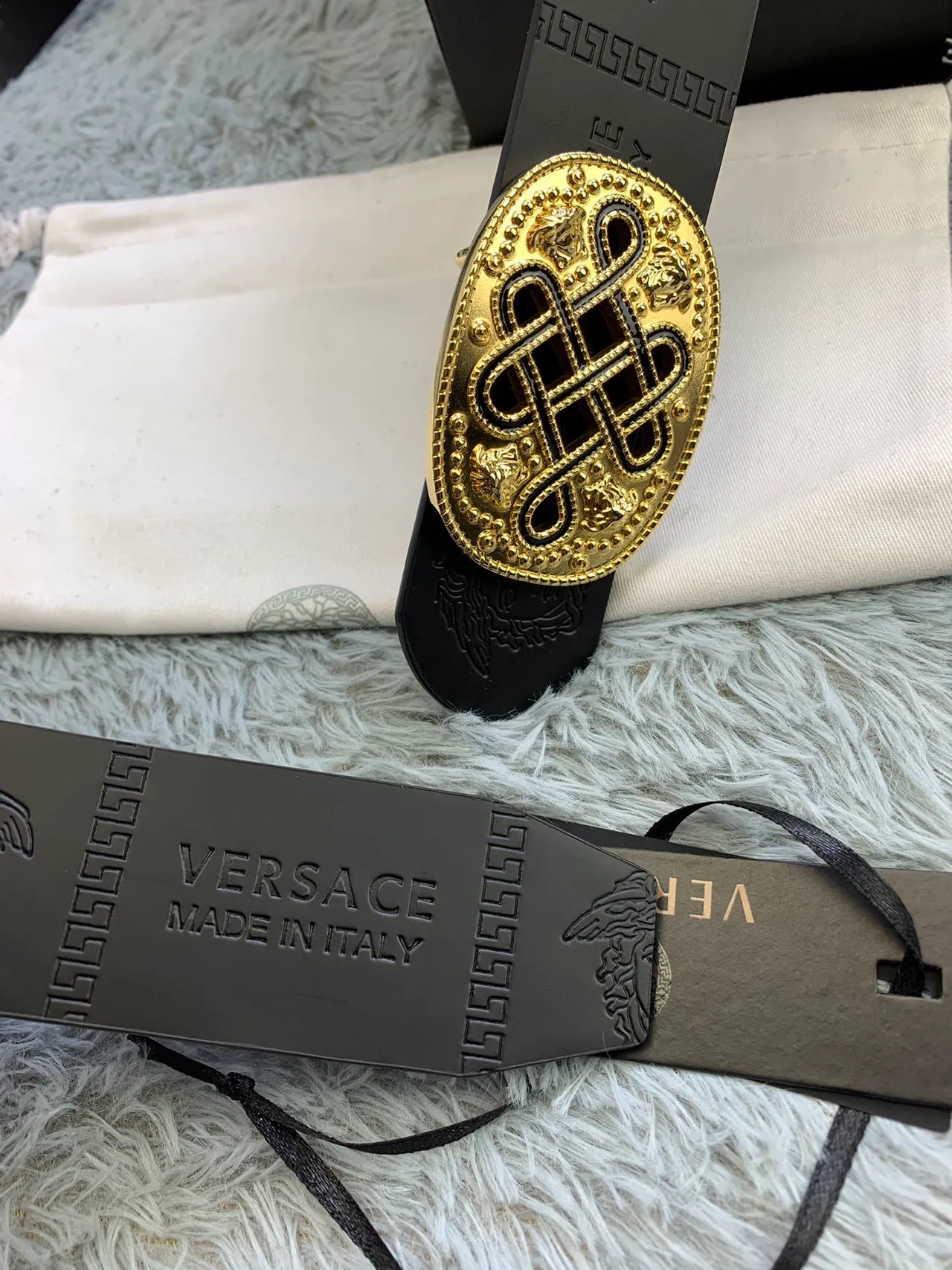 Versace Odissea কালো সোনা ম্যাট এমবসড মেডুসা হেডস চামড়ার বেল্ট 4