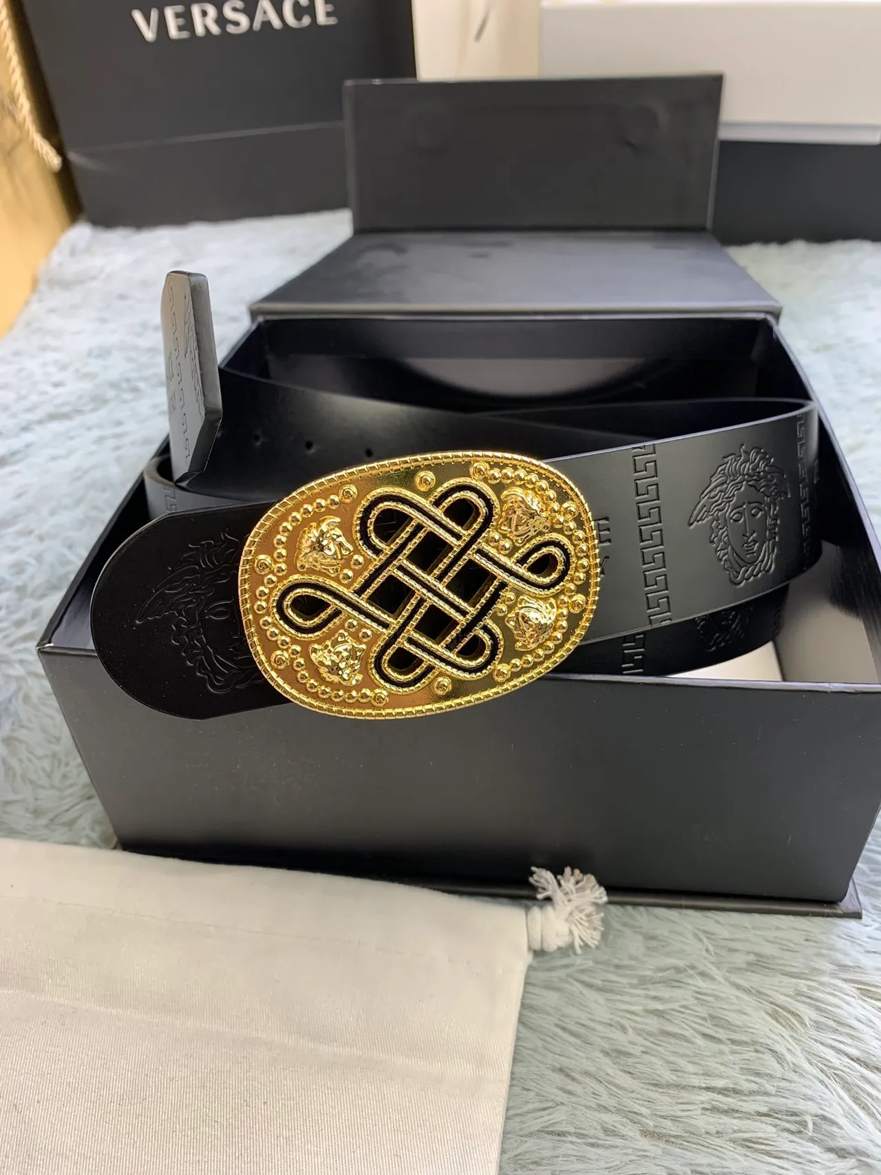 Versace Odissea কালো সোনা ম্যাট এমবসড মেডুসা হেডস চামড়ার বেল্ট 5