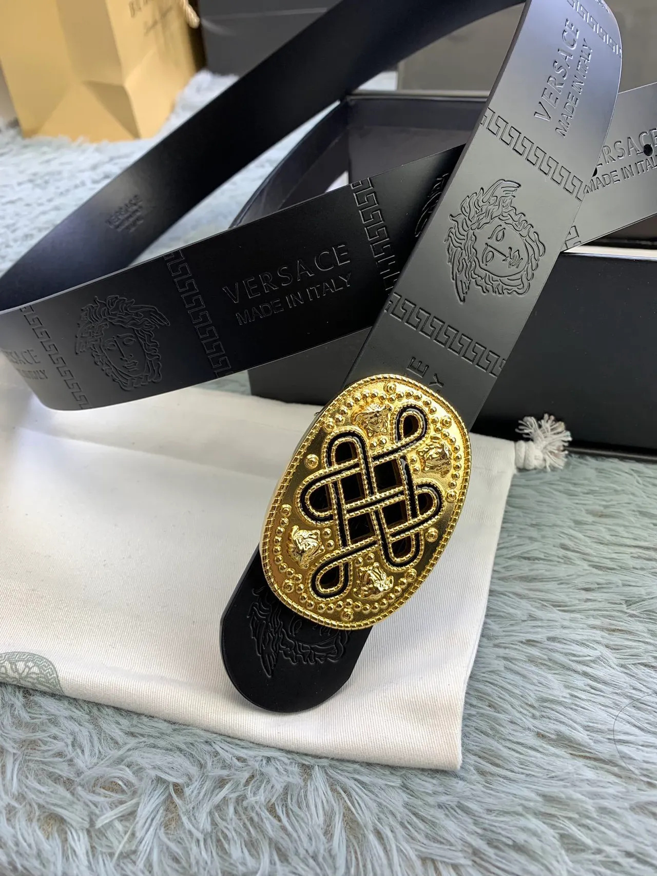 Versace Odissea কালো সোনা ম্যাট এমবসড মেডুসা হেডস চামড়ার বেল্ট 9