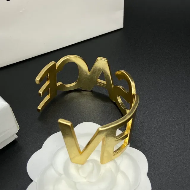 Pulseira Versace Odissea Bold Lettering Dourado 2