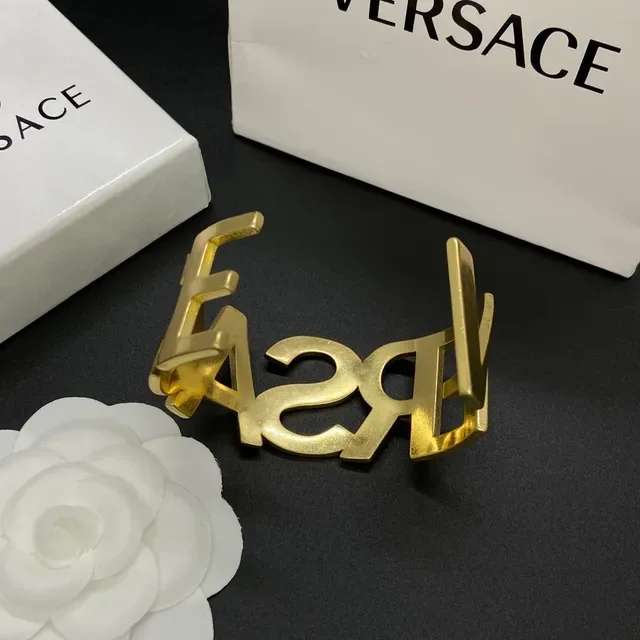 Pulseira Versace Odissea Bold Lettering Dourado 5