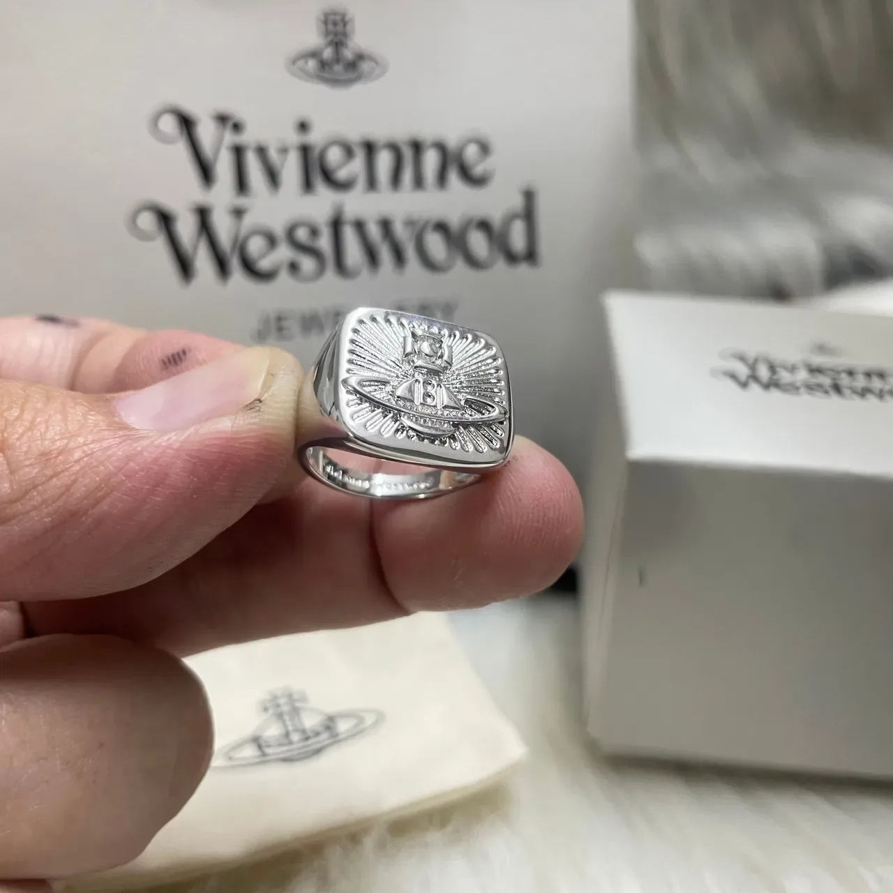 Vivienne Westwood Orb Signet Ring পালিশড সিলভার 2