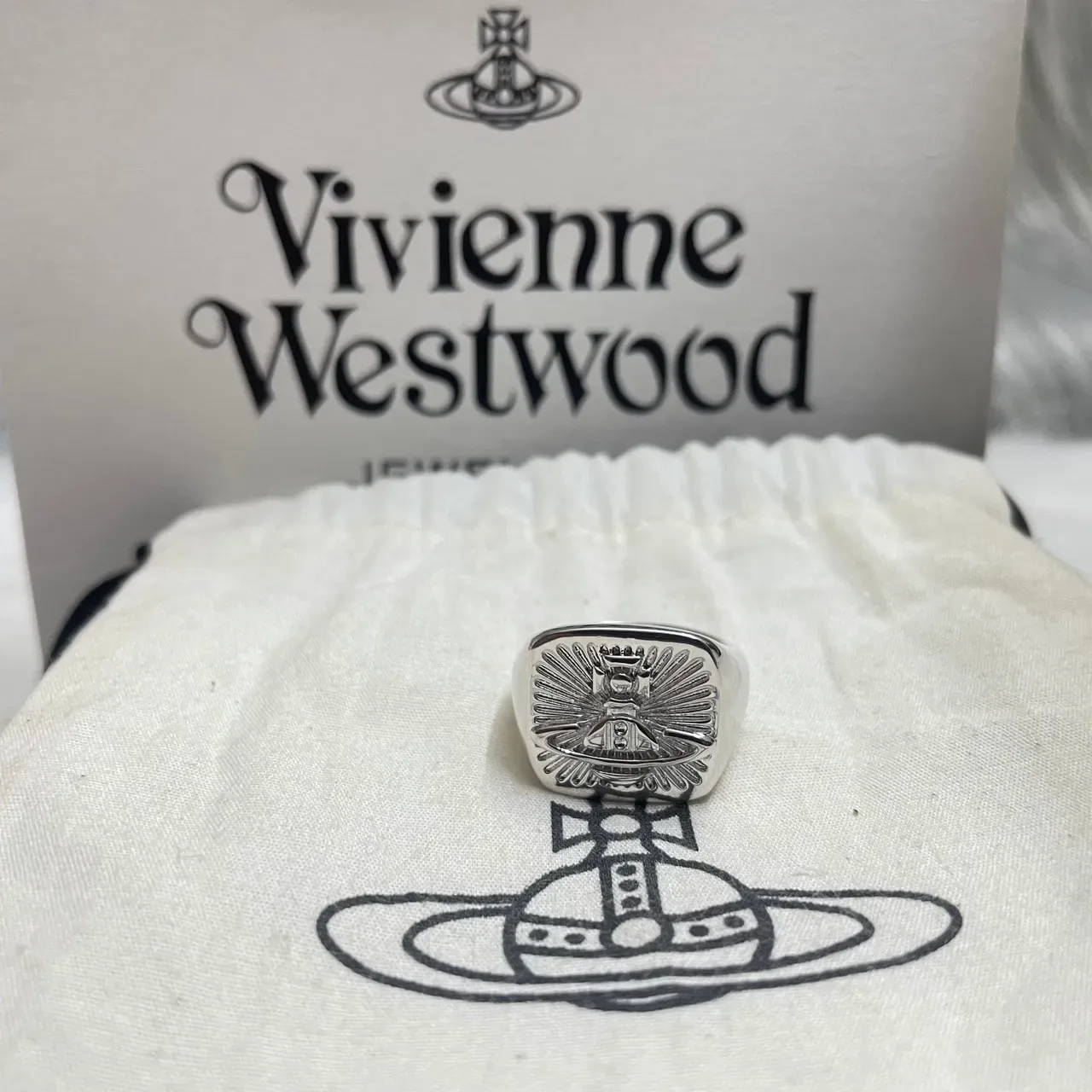 Vivienne Westwood Orb Signet Ring পালিশড সিলভার 4
