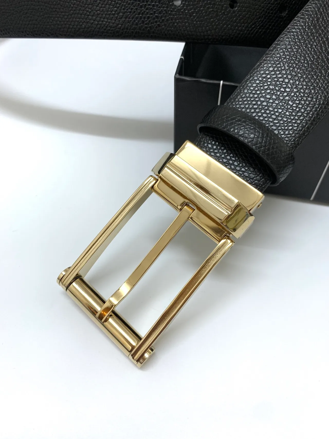 Ermenegildo Zegna Cinturón de cuero negro dorado texturizado granulado pulido rectangular con hebilla 6