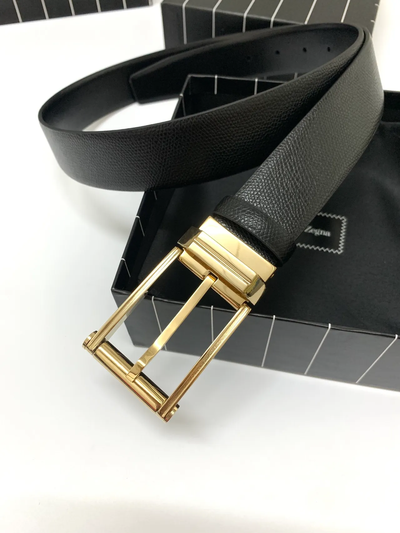 Ermenegildo Zegna Cinturón de cuero negro dorado texturizado granulado pulido rectangular con hebilla 8