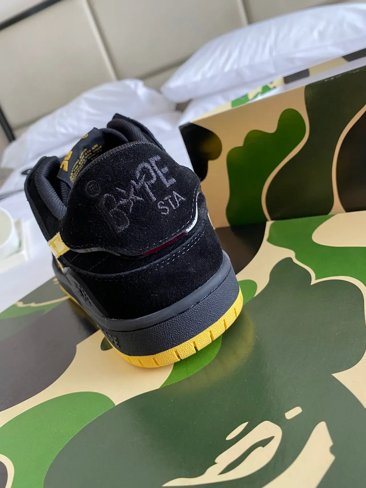 A Bathing Ape أحذية سكيت بورد أسود وأصفر بشعار النجم 4