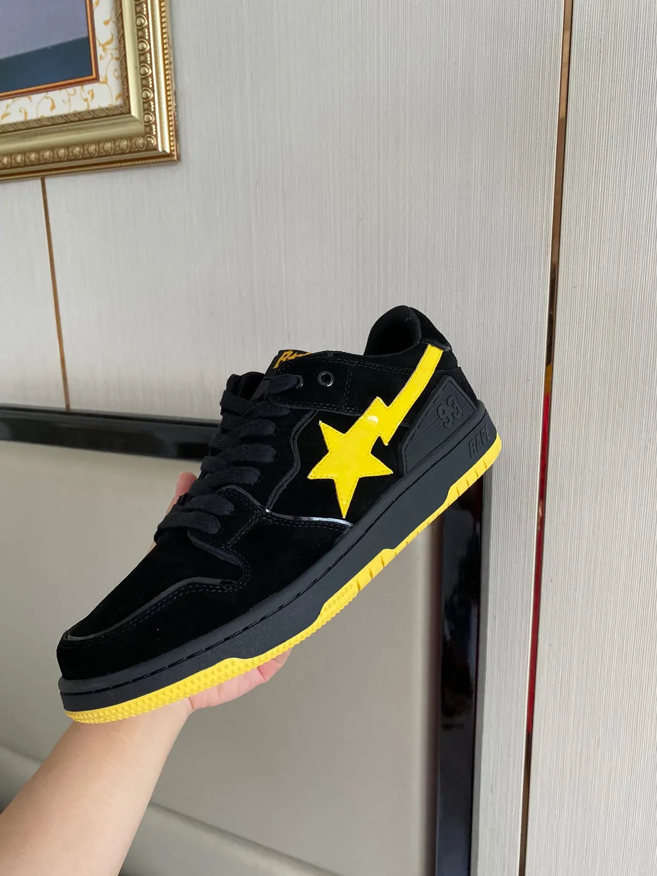 A Bathing Ape أحذية سكيت بورد أسود وأصفر بشعار النجم 7