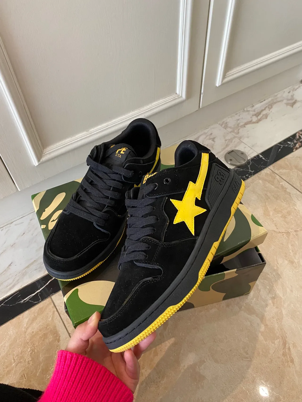A Bathing Ape أحذية سكيت بورد أسود وأصفر بشعار النجم 8