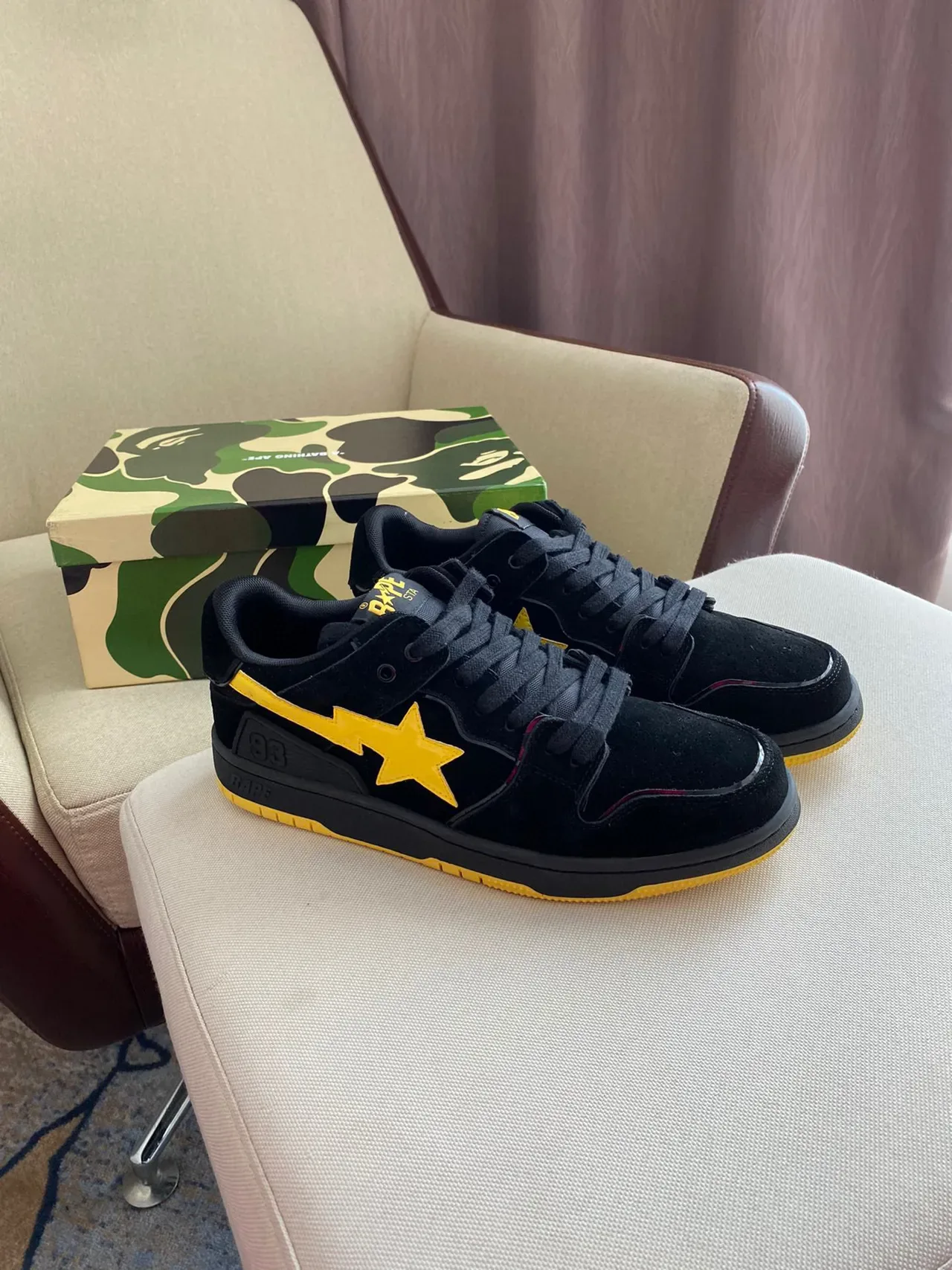 A Bathing Ape أحذية سكيت بورد أسود وأصفر بشعار النجم 9