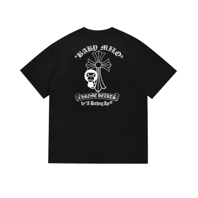 Camiseta A Bathing Ape cuello redondo estampado gráfico negro y blanco 5