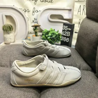 Adidas أحذية رياضية بيج ذهبي بدون أربطة حزام فيلكرو نمط حياة