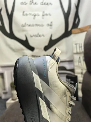 Adidas أحذية رياضية أسلوب حياة بيج رمادي شبكة مهندسة علوية منحوتة بوست وسادة وسطية 3