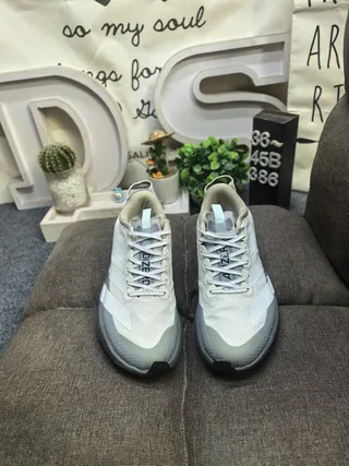 Adidas أحذية رياضية أسلوب حياة بيج رمادي شبكة مهندسة علوية منحوتة بوست وسادة وسطية 10