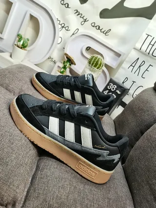 Adidas Tênis Lifestyle Preto Bege Low-Top Mix Camurça-Couro 7