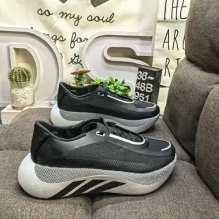 Adidas Chaussures Lifestyle Noir Gris avec Tige Tricotée et Semelle Intermédiaire Sculptée