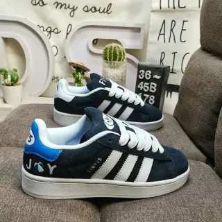 Adidas Campus أحذية رياضية لايف ستايل من السويد بالألوان البحرية والأزرق