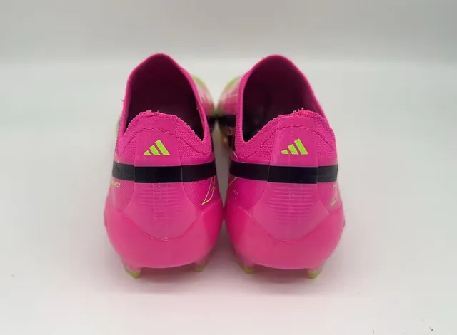 Adidas F50 rose et vert néon Chaussures de football pour terrain ferme 4